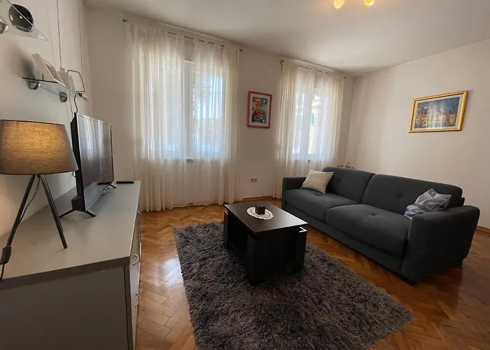 Old Town Seafront Apartment *