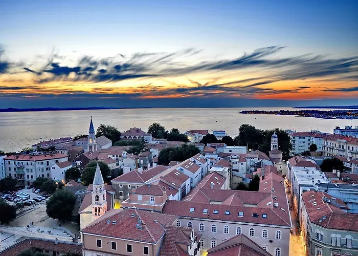 Old Town Seafront Apartment *